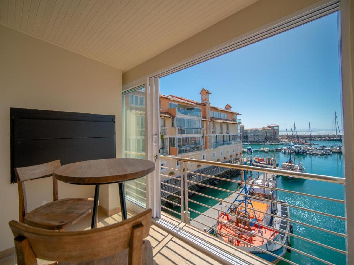 Apartment 9 Quarter Deck