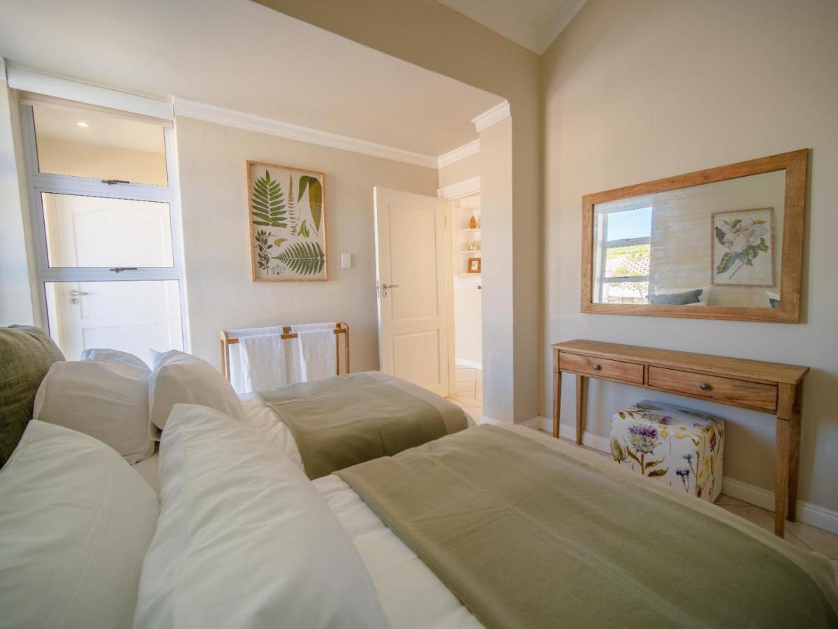 9 Quarter Deck Apartment *