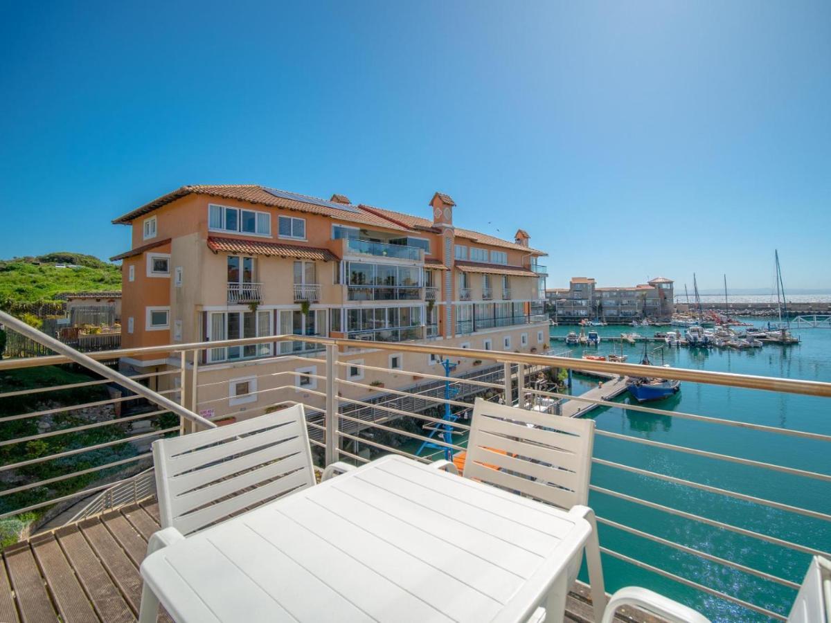 Apartment 9 Quarter Deck *